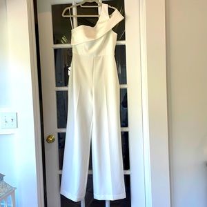 NWT BCBGMAXAZRIA COLD SHOULDER JUMPSUIT IN WHITE SIZE SMALL